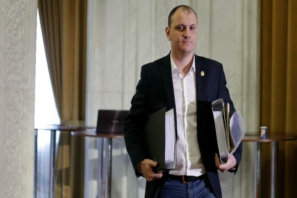 MIRON MITREA ÎL DEMASCĂ PE PĂPUȘARUL DIN SPATELE RUPTURII REALITATEA TV. „AM AUZIT DISCUȚIA, I-A SPUS: «NU LUA TELEVIZIUNEA REALITATEA DE LA VÎNTU CĂ AVEM ALTĂ STRATEGIE CU EA»”