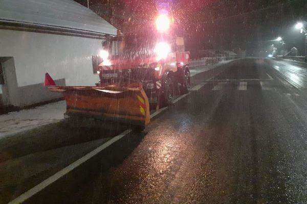 Alertă de iarnă pe șosele și căi ferate: intervenție masivă pregătită de autorități