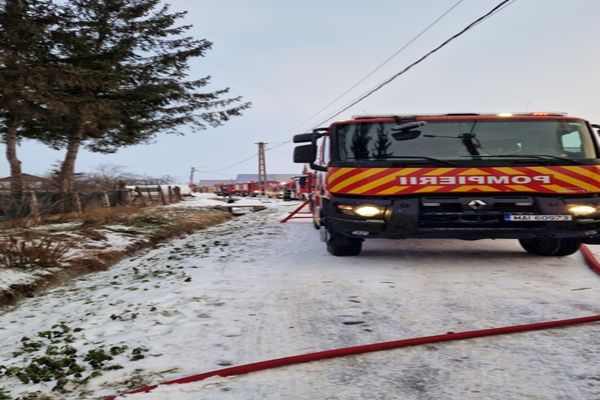 Tânăr de 16 ani, găsit mort după un incendiu la o casă din Satu Nou