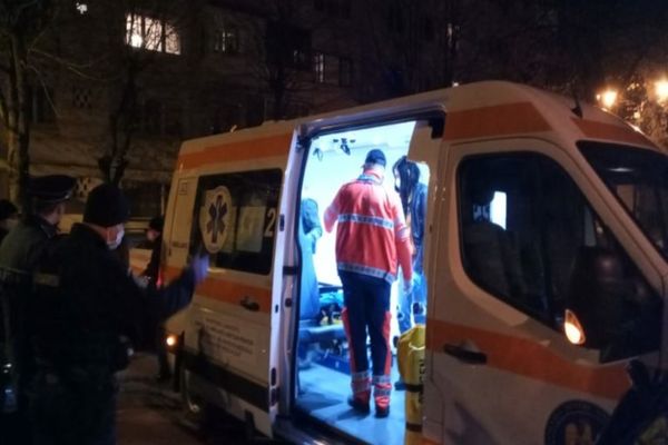 Tânăr de 18 ani, găsit mort într-o cameră de serviciu a restaurantului în care lucra. Detaliu șocant dezvăluit de presa locală