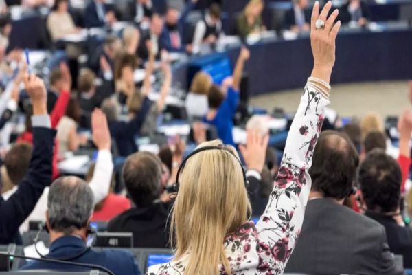 Împrumut fără dobândă pentru Ucraina, dobânzi împovărătoare pentru România