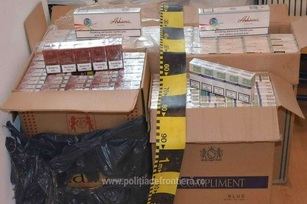 Trei români prinși pe Otopeni cu aproape 9.000 de pachete de țigări nedeclarate, aduse din Emiratele Arabe Unite