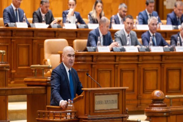 Premierul și doi miniștri, chemați, luni, la explicații în Parlament. AUR pregătește o moțiune de cenzură