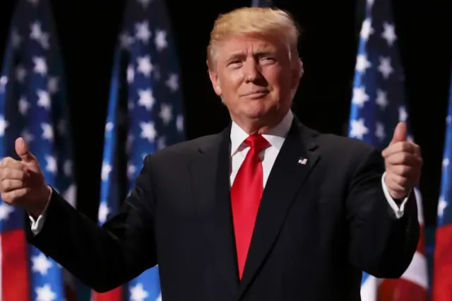 Cum arată noul pașaport al SUA. Documentul conține și imaginea lui Donald Trump