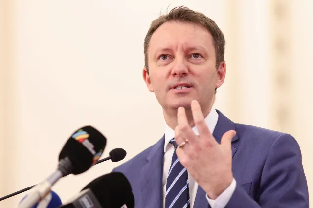 Siegfried Mureșan cere votul de încredere al Parlamentului. Premierul desemnat își prezintă programul de guvernare