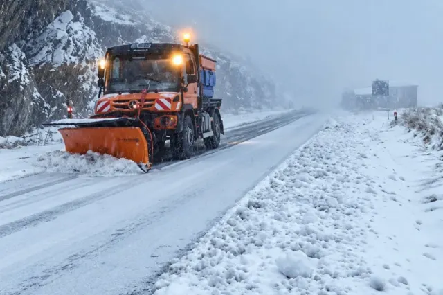 Ninsori abundente pe Transfăgărășan: DRDP Brașov analizează închiderea circulației