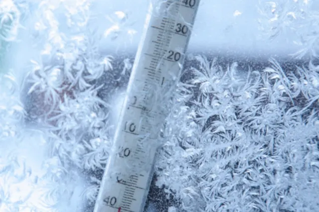 Vreme rece, precipitații mixte și vânt puternic, până sâmbătă dimineață. Avertismentul meteorologilor