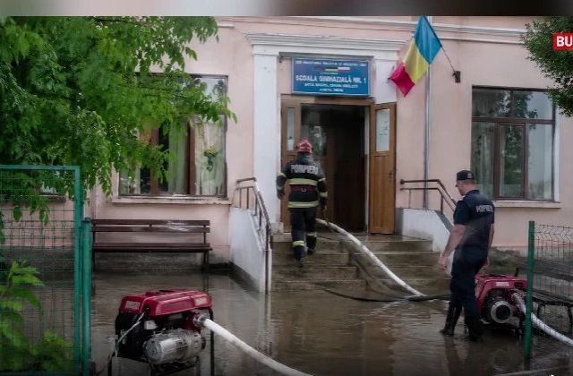 Imaginile dezastrului: comune măturate de viituri