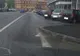 VIDEO Atenție, șoferi! Pericol în centrul Brașovului! Bordură în mijlocul străzii