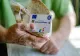 Noi vouchere de care vor beneficia aproape 220.000 de români. Ce sumă pregătește Guvernul