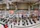 Un mare hypermarket din România renunță la toti casierii. Cumpărătorii vor plăti DOAR la self check-out