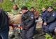 VIDEO + FOTO Mobilizare de urgență a autorităților, la Brașov. Un cerb rătăcit printre blocuri, lângă o școală, a fost capturat și eliberat în pădure